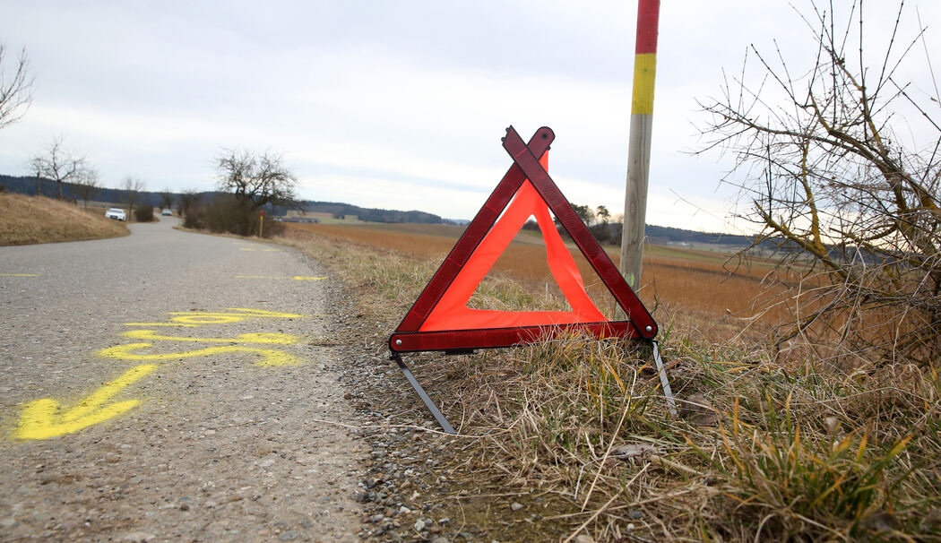 Unfall Warndreieck Crash Zusammenstoß Verkehrsunfall
