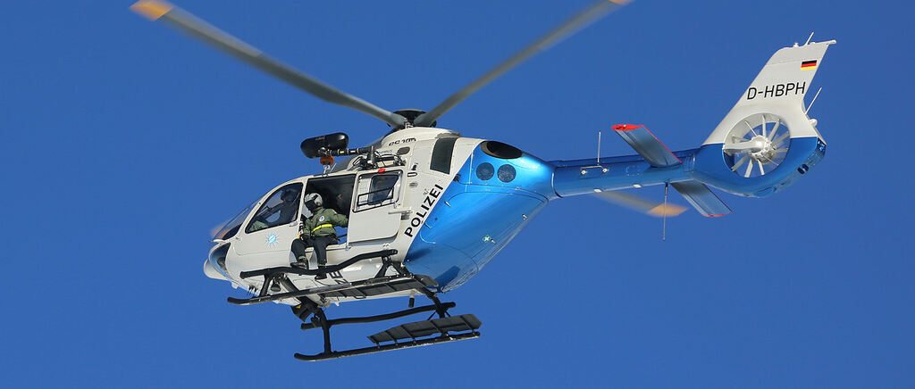 Polizeiheli Heli Polizeihelikopter Polizeihubschrauber Helikopter Suchaktion Hubschrauber Bergwacht vermisst Vermisstensuche