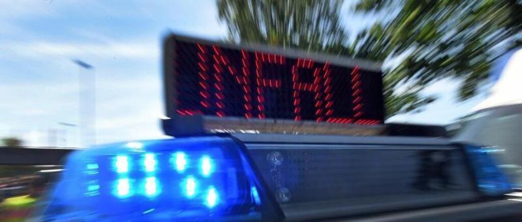 Polizeifahrzeug mit Blaulicht