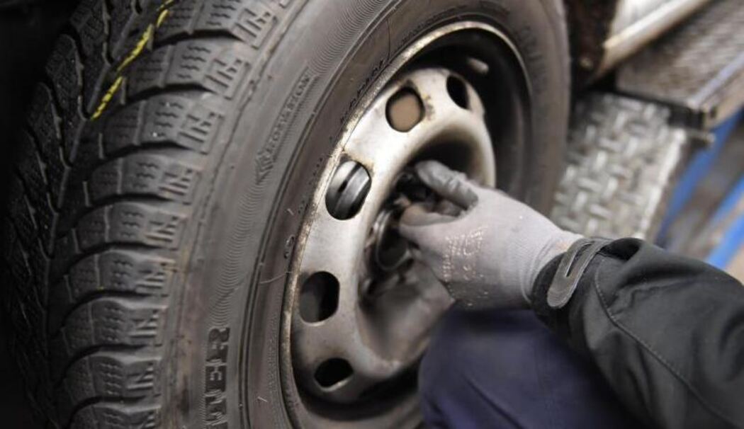 Reifen wechseln Ventiel Reifenwechsel Autoreifen