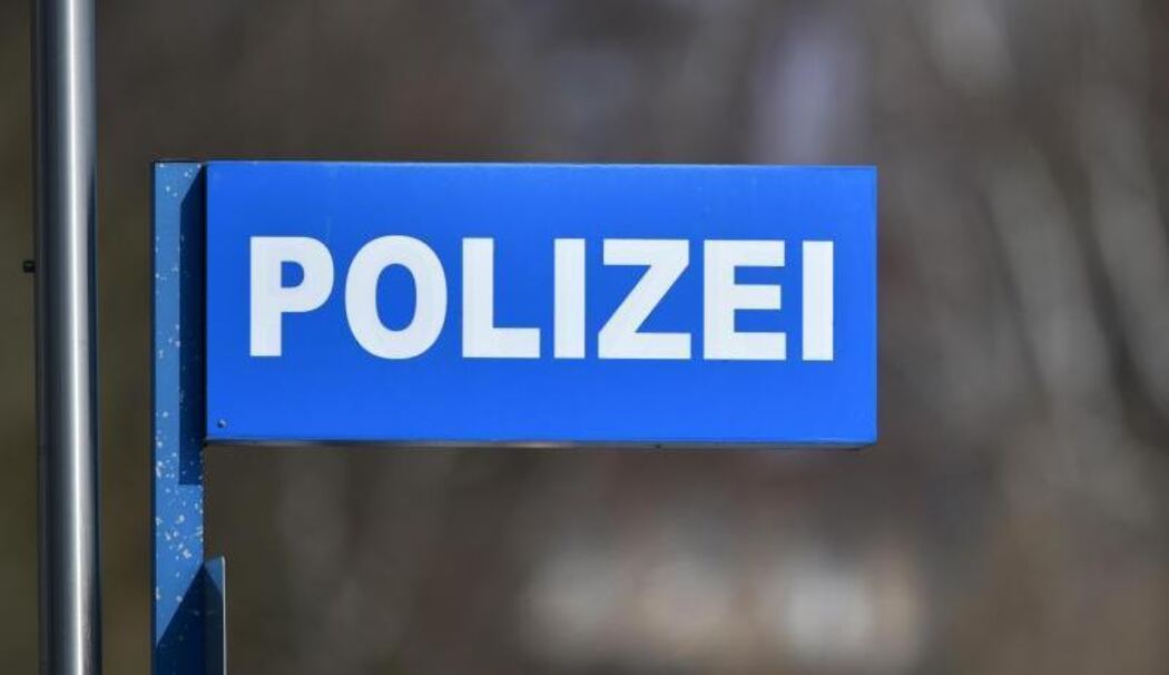 Ein "Polizei"-Schild
