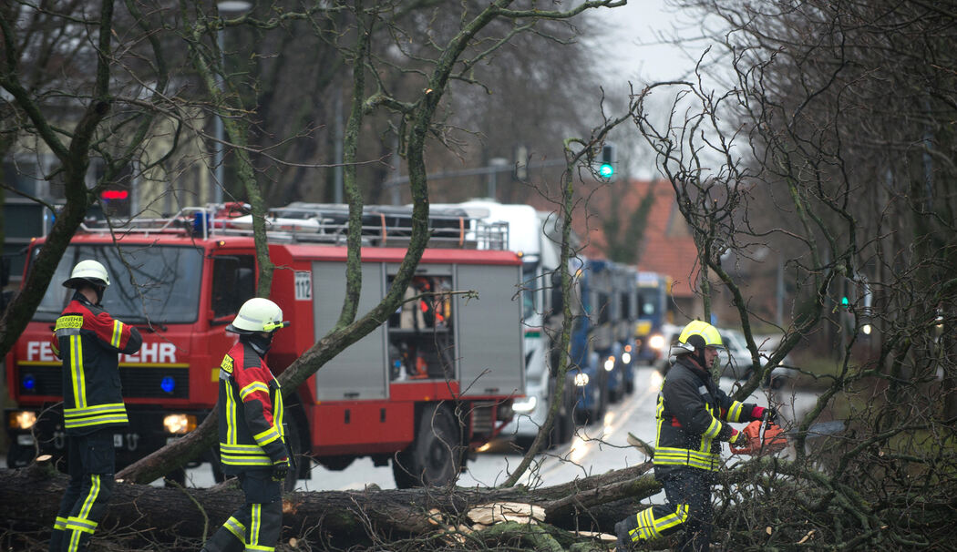 sturm Friederike wütet über Deutschland