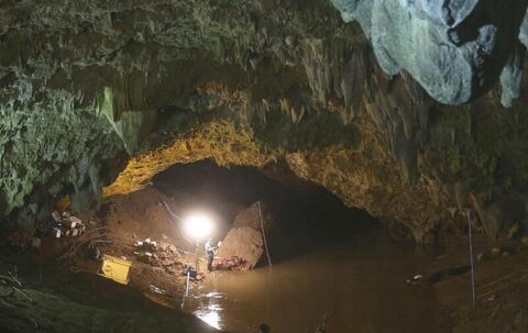 In einer Höhle eingeschlossen