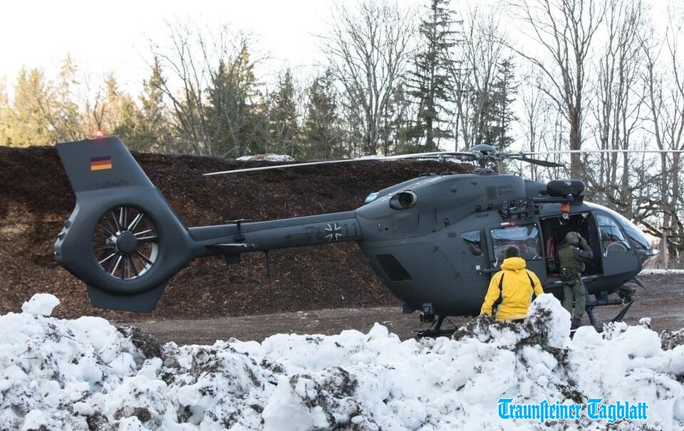 Lawinenkommission entnimmt Proben an Abrisskante auf der Hochplatte bei Raiten