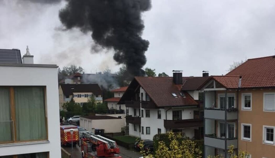 Brand in Traunsteiner Wohnhaus löst Großeinsatz der Feuerwehren aus