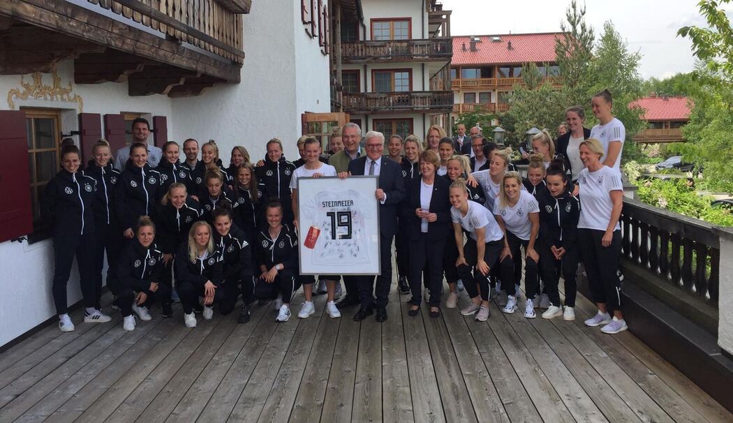 Bundespräsident Steinmeier in Grassau - Frauen-Nationalmannschaft