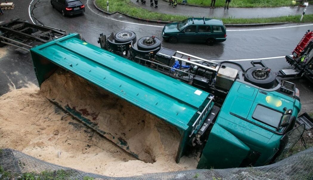 Lkw-Unfall auf B305 bei Unterwössen Lkw-Unfall auf B305 bei Unterwössen