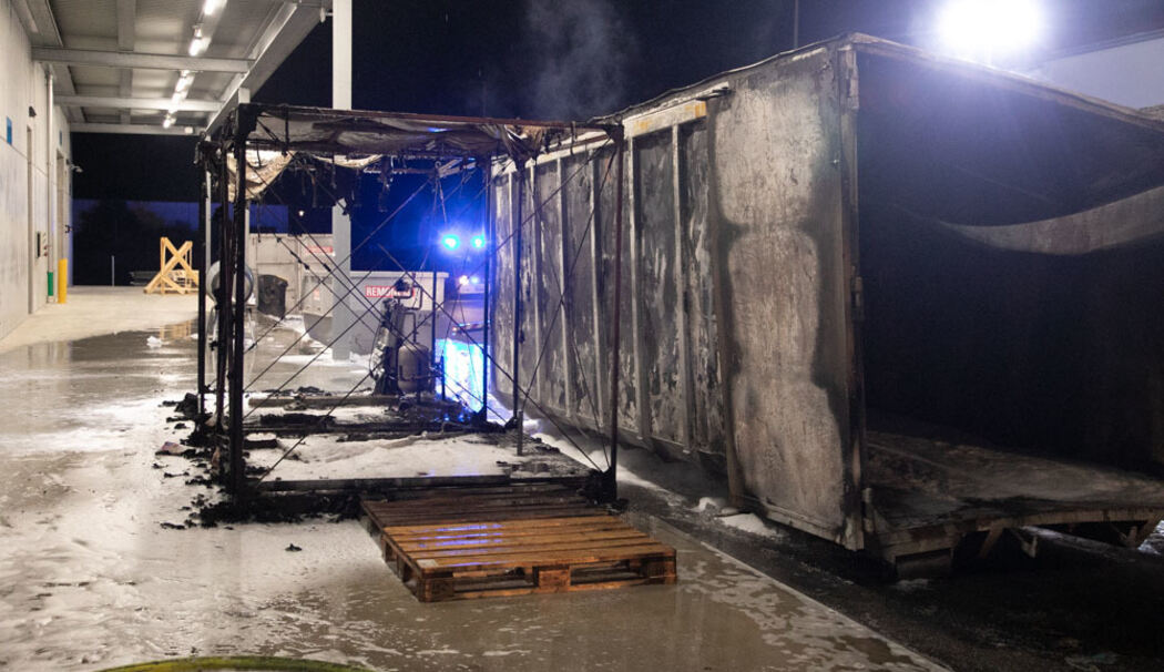 Container-Brand bei Firma in Erlstätt – Einsatz für die Feuerwehren Traunstein und Grabenstätt