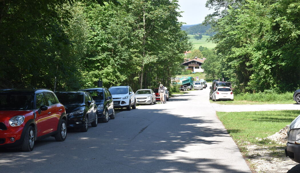Chiemgau: Parkchaos, Müllprobleme und Schäden an der Natur | Achtenal