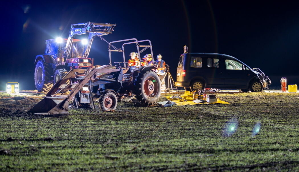 Obing: Schwerer Unfall bei Obing zwischen Traktor und Auto