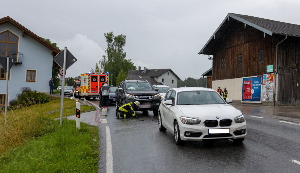 Zwei Personen bei Auffahrunfall in Hörpolding leicht verletzt