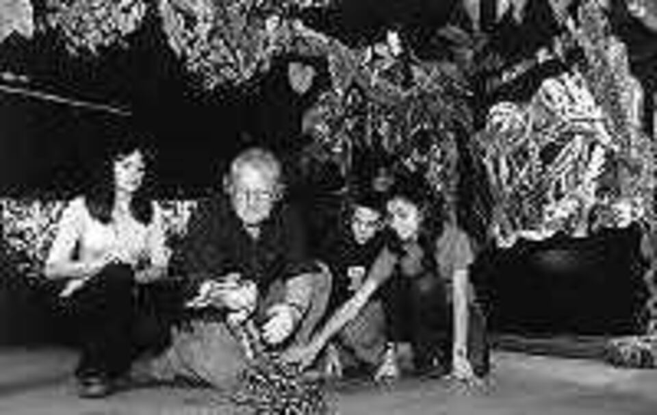 Günter Prem, der Leiter des Reptilienzoos, mit einer Pythonschlange.