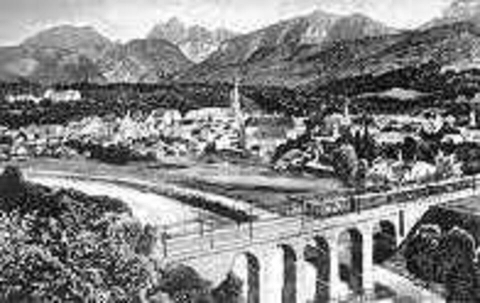 Ab 1928 sah man die Eisenbahn Traunstein-Freilassing »elektrifiziert« Ab 1928 sah man die Eisenbahn Traunstein-Freilassing »elektrifiziert«