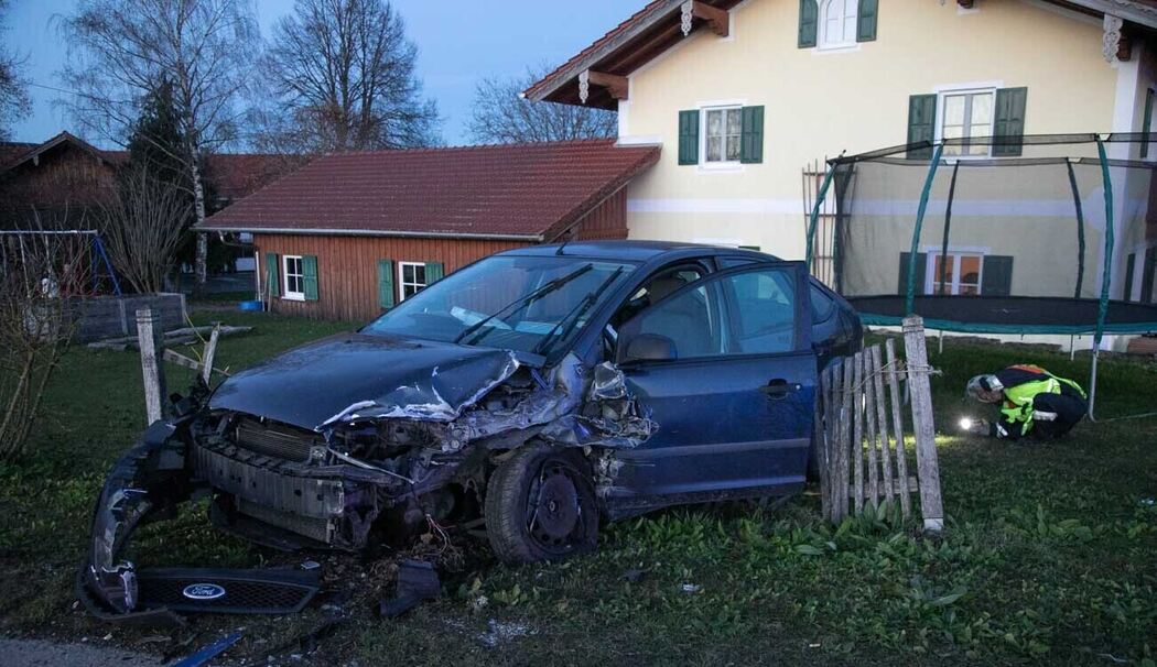 Frontalzusammenstoß: Zwei Personen verletzt