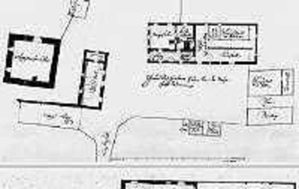 Plan 1 (oben) zeigt den grundriss aller Gebäude, mit Blick nach Süden. Plan 2 (unten) zeigt den ersten Stock. Plan 1 (oben) zeigt den grundriss aller Gebäude, mit Blick nach Süden. Plan 2 (unten) zeigt den ersten Stock.