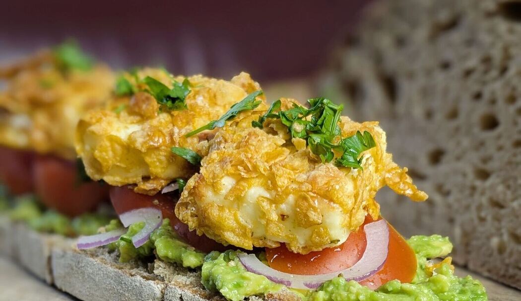 Knuspriger Feta auf Brot