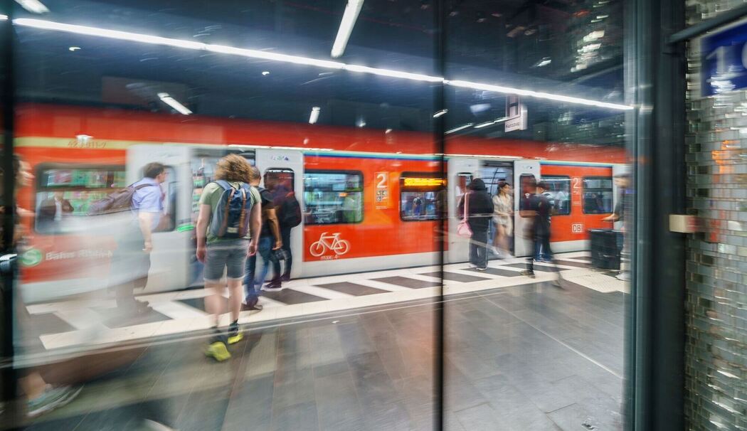 Studierende pendeln oft länger als Berufstätige