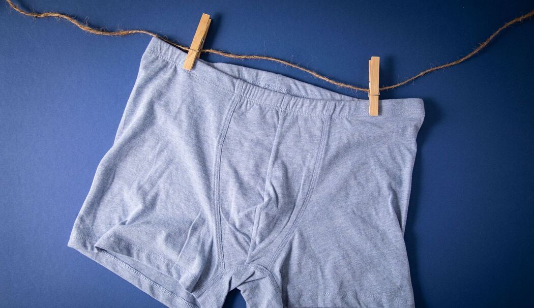 Boxershorts an einer Wäscheleine