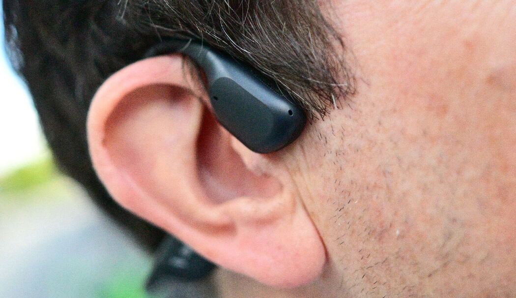 Open-Ear-Kopfhörer beim Laufen