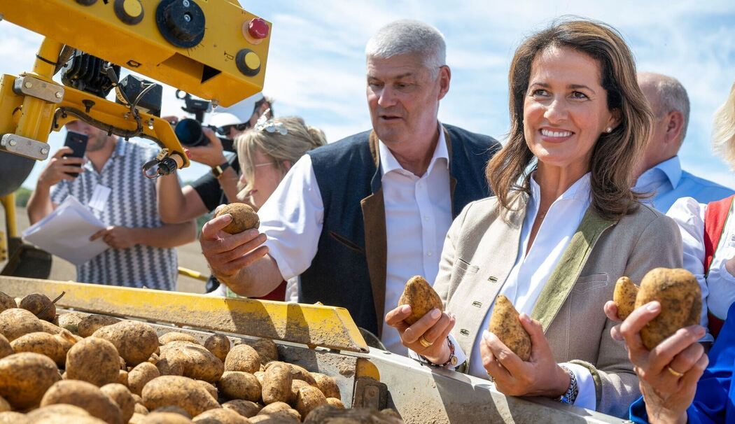 Kartoffel-Erntepressefahrt mit Ministerin Kaniber