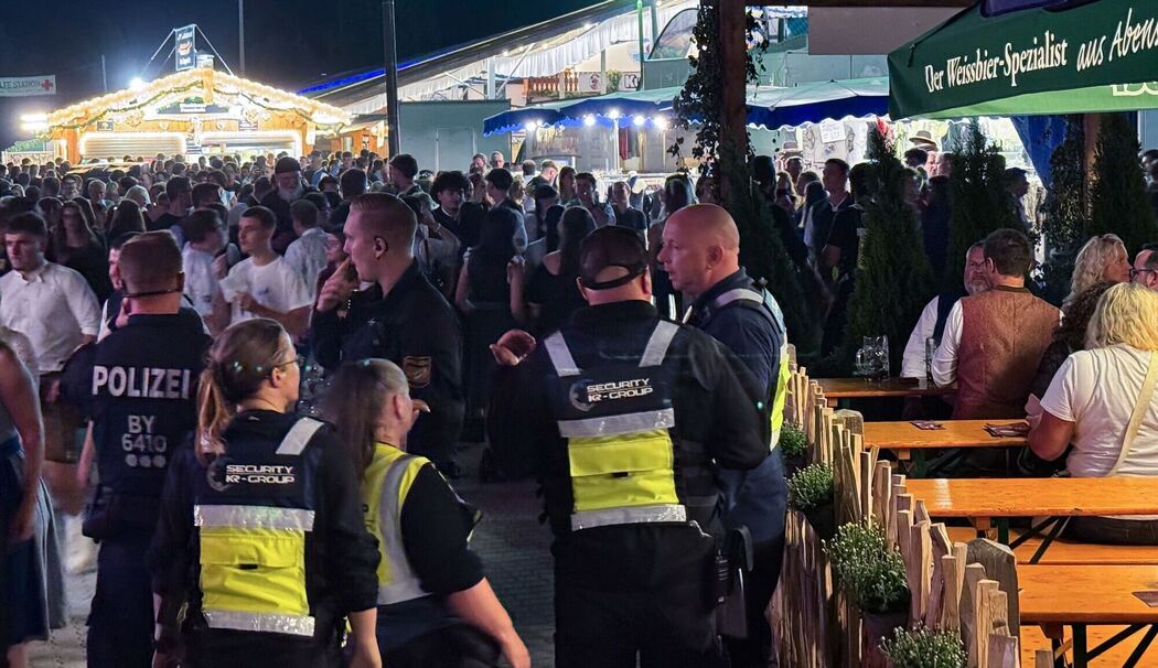 Polizei räumt Gillamoos-Jahrmarkt wegen Unwetters