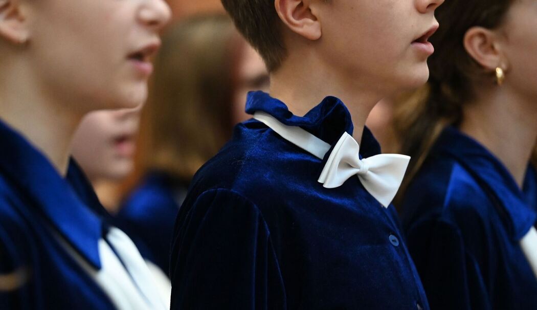 Chormitglieder singen