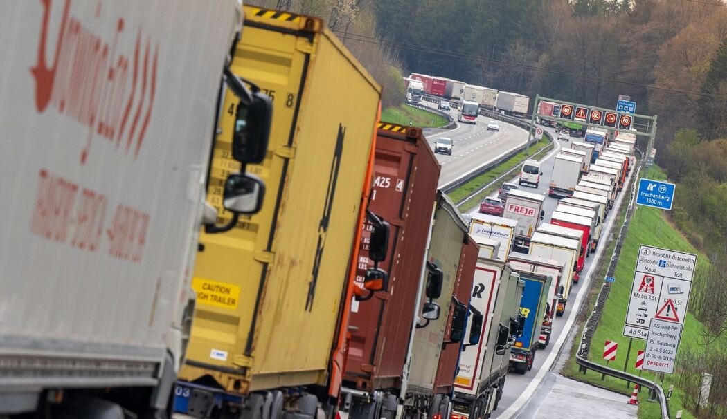 Autobahnstau wegen Blockabfertigung