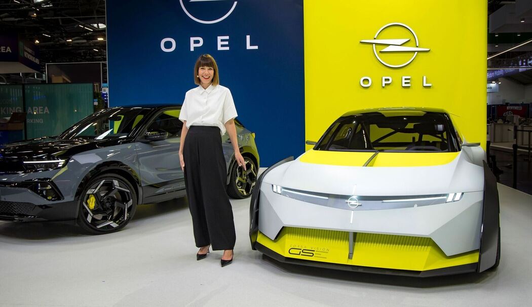 Opel-Marketingchefin Rebecca Reinermann zeigt Corsa Vision GSE