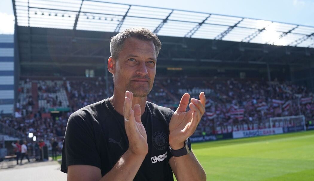 Trainer Alexander Blessin vom FC St. Pauli