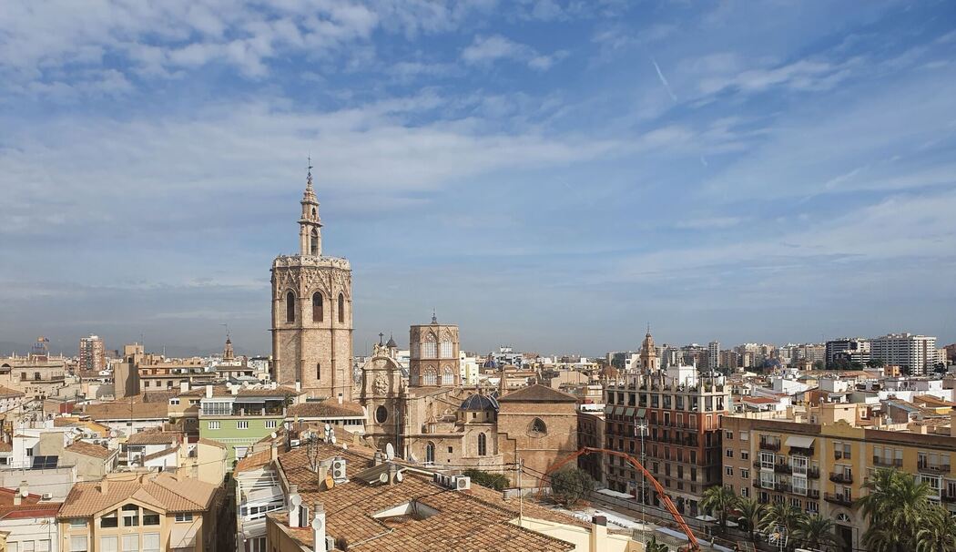 Kathedrale von Valencia überragt die Altstadt