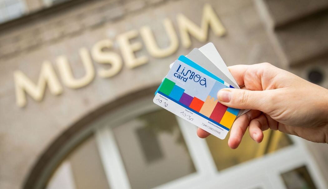 Citypass vor einem Museum