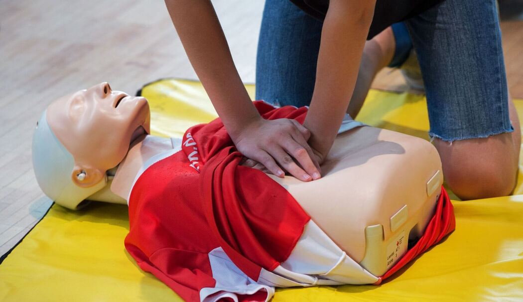Übungen zur Reanimation an Schulen