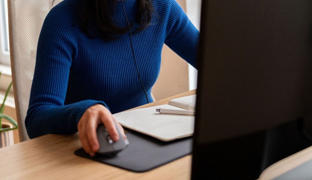Eine Frau im Homeoffice