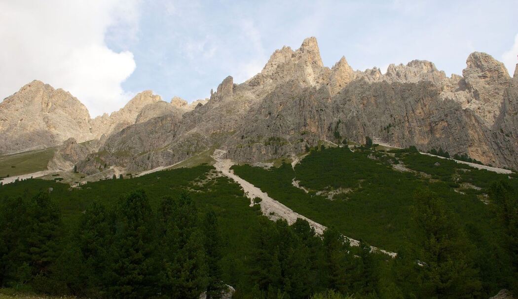 Bergmassiv der Rosengartengruppe in den Dolomiten