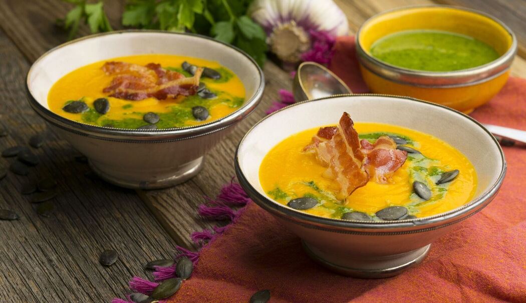 Kürbissuppe mit Kürbiskernpesto und Bacon