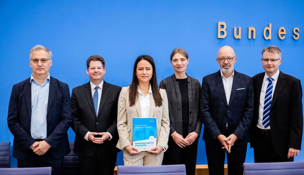 Führende Wirtschaftsinstitute stellen neue Konjunkturprognose vo
