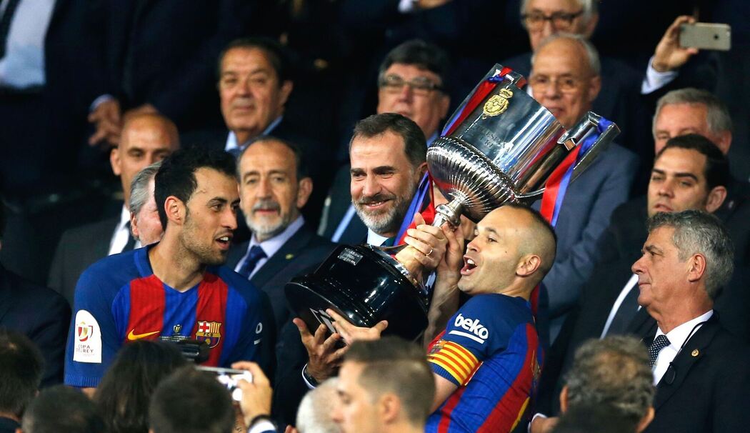 Sergio Busquets (l)
