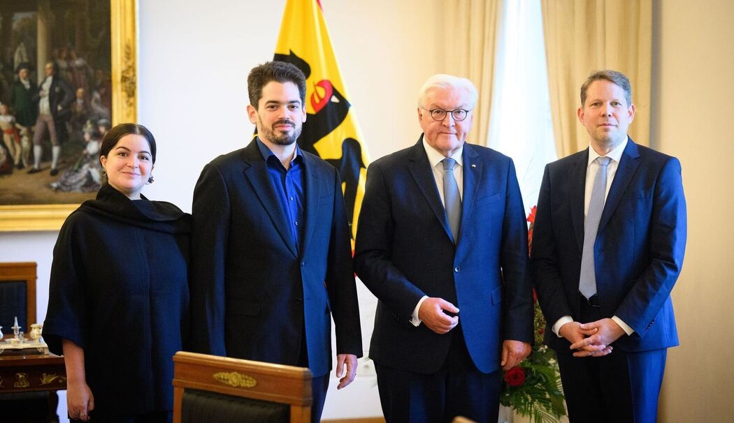 Intendant Wiegand mit Dirigent Shani beim Bundespräsidenten