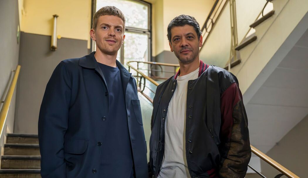 Tatort-Team Ferdinand Hofer und Carlo Ljubek am Set