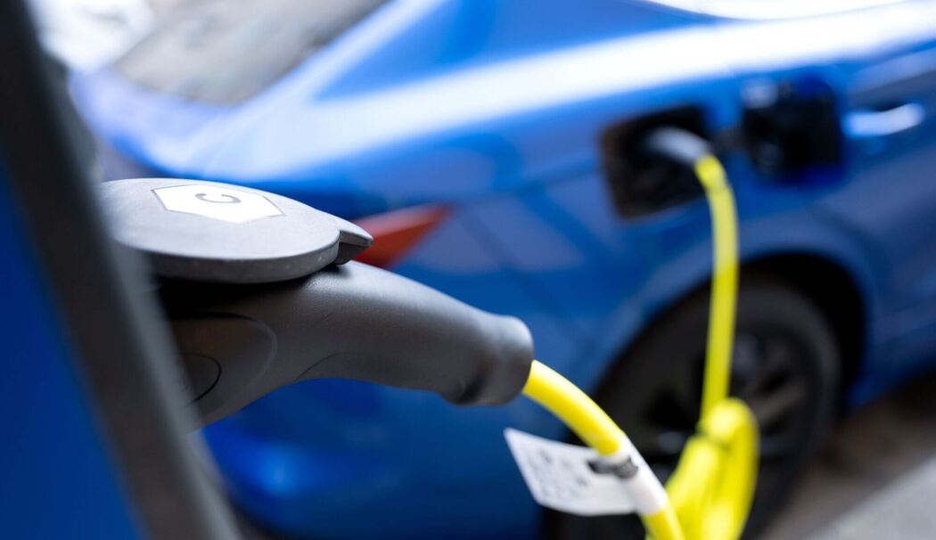 Elektroauto an Ladesäulen