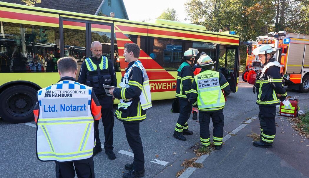 Zwei Busse in Hamburg zusammengestoßen