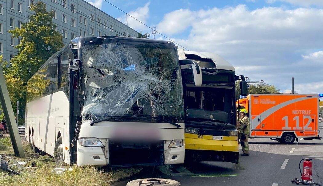 Verletzte bei Unfall nahe Alexanderplatz