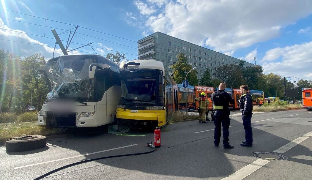 Verletzte bei Unfall nahe Alexanderplatz