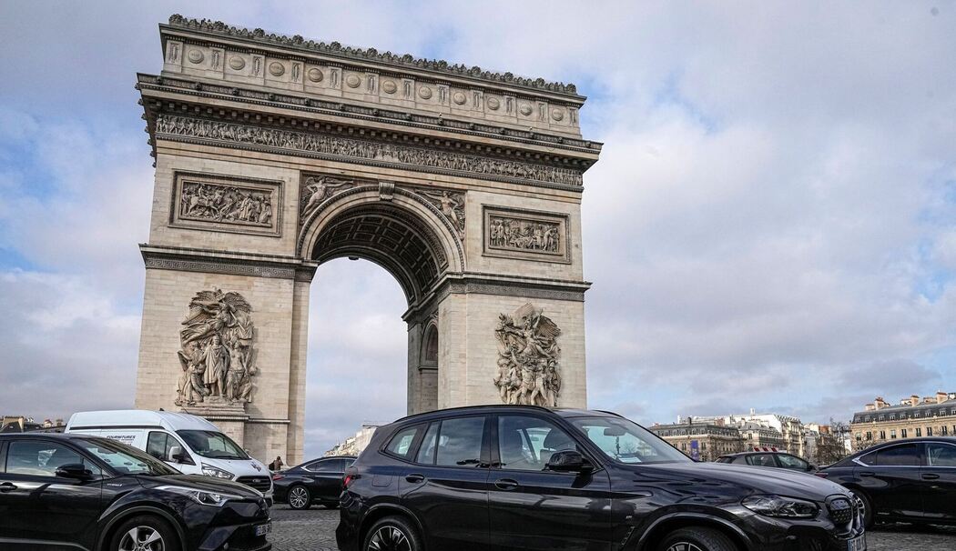 SUV in Paris.