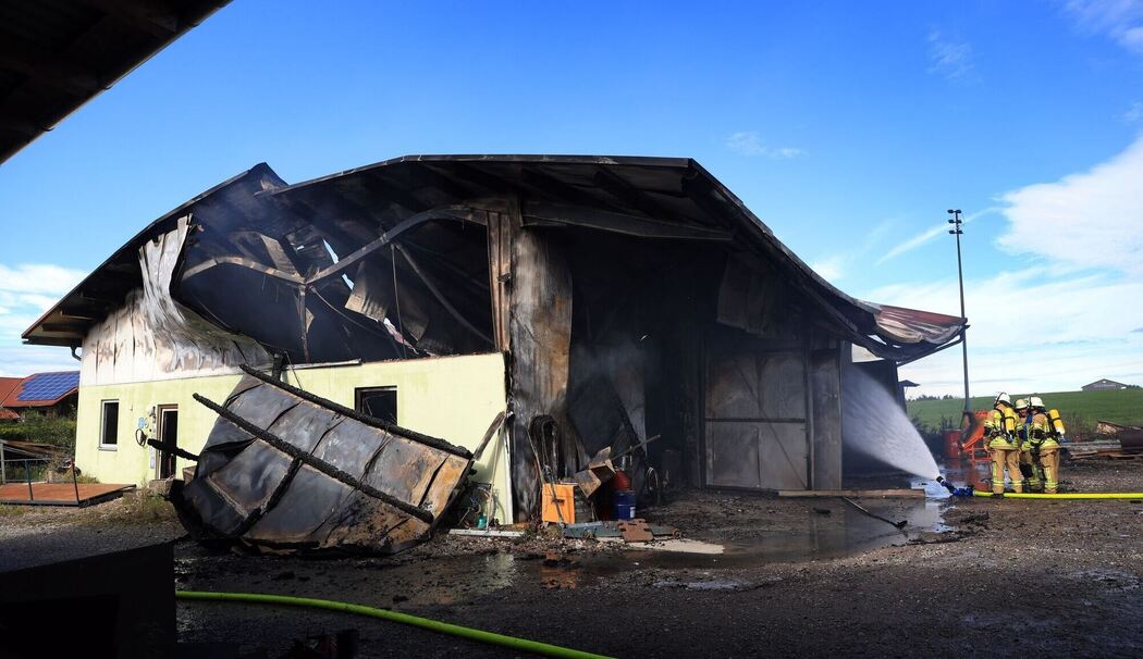 Maschinenhalle in Vollbrand