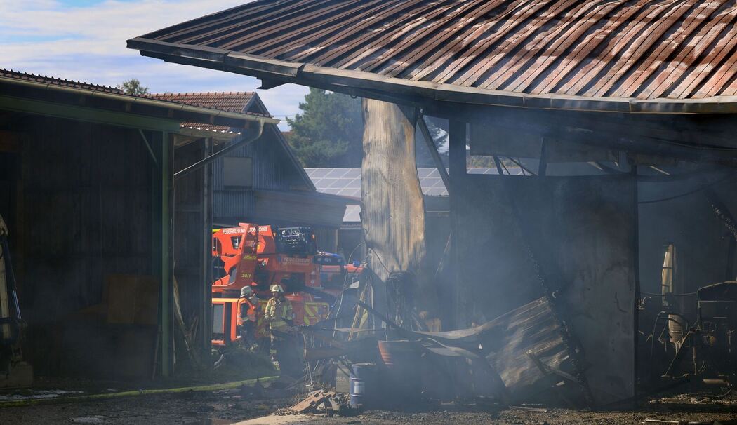 Maschinenhalle in Vollbrand