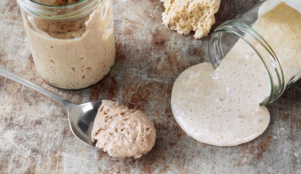 Sauerteig in Gläsern