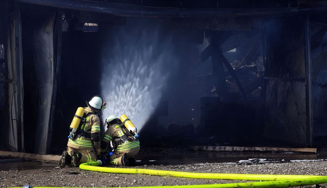 Maschinenhalle in Vollbrand