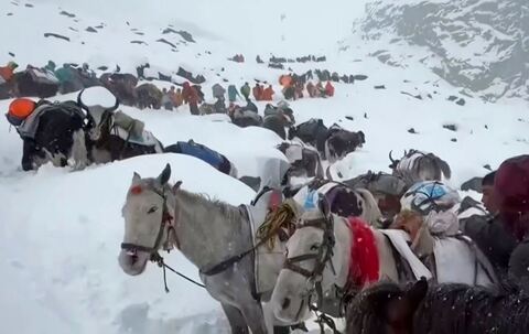 Kletterer am Mount Everest durch Schneefall eingeschlossen