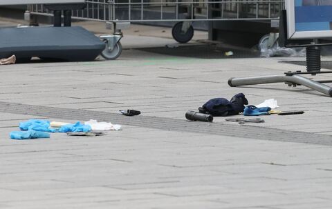 Polizei schießt auf belebter Einkaufstraße auf bewaffneten Mann